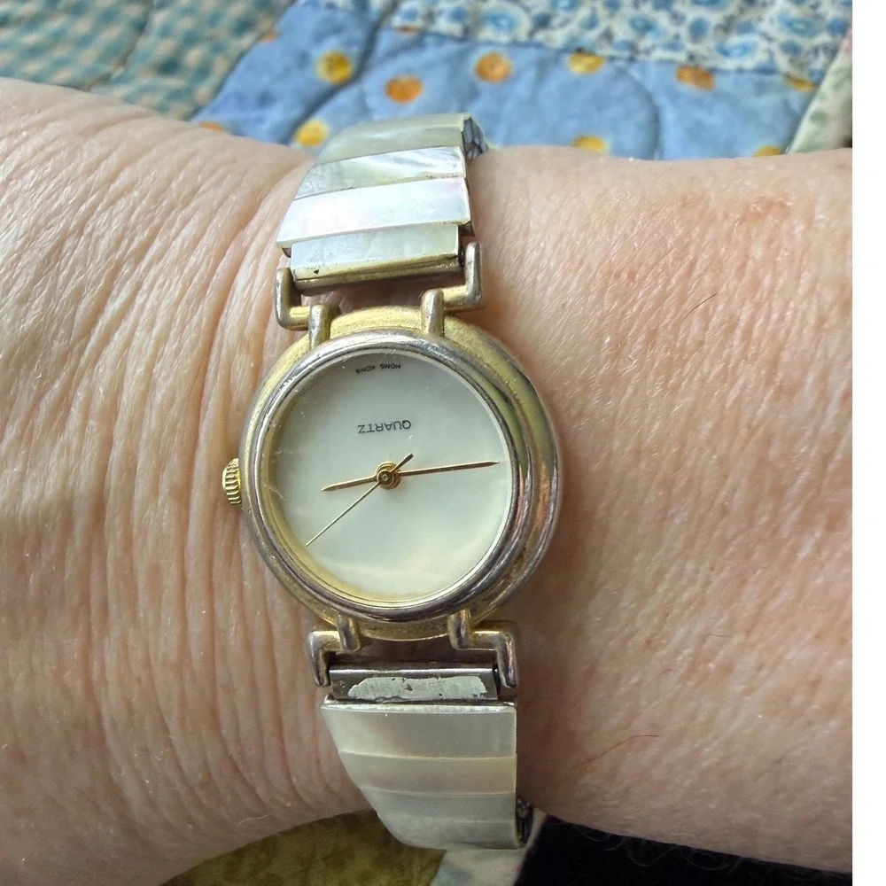 Quartz Mother of Pearl Expansion Watch Women OS Cream Iridescent Shell Tile